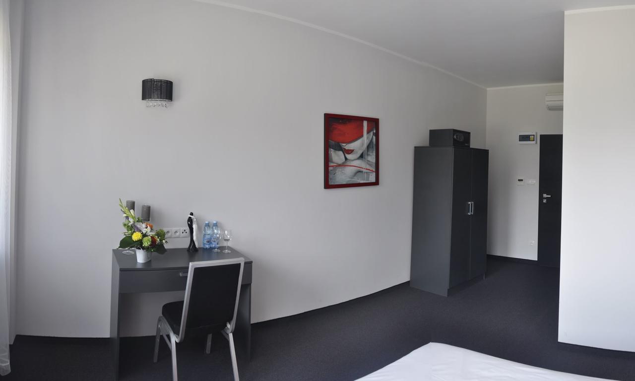 Essenza Party Center Bed & Breakfast Swidnica  Exterior photo